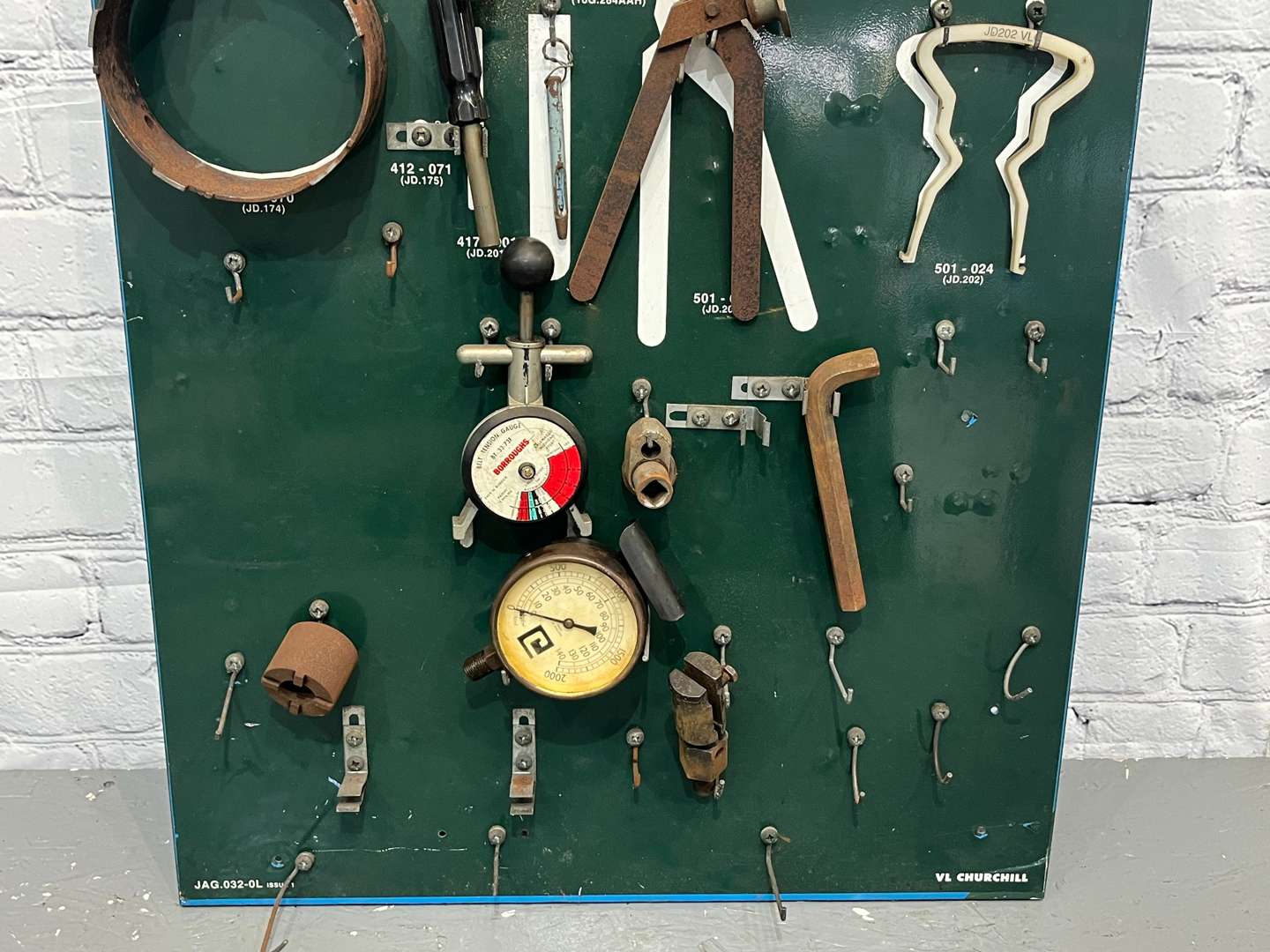 <p>Jaguar X100 & X300 Tool Board and Tools&nbsp;</p>