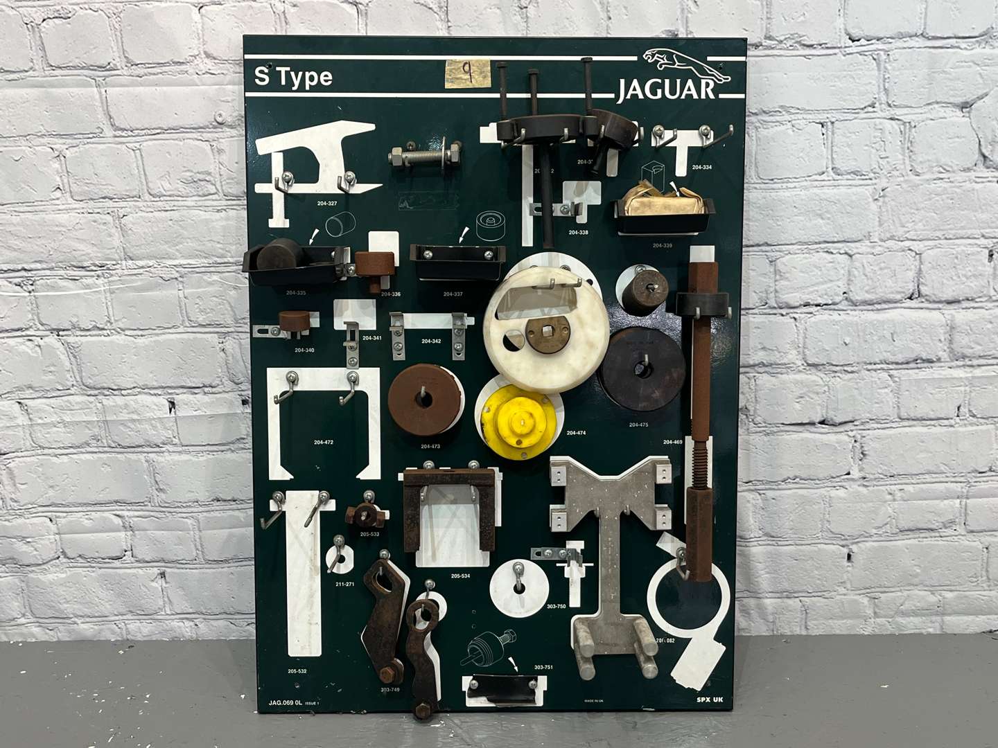 <p>Jaguar S-Type Tool Board and Tools&nbsp;</p>