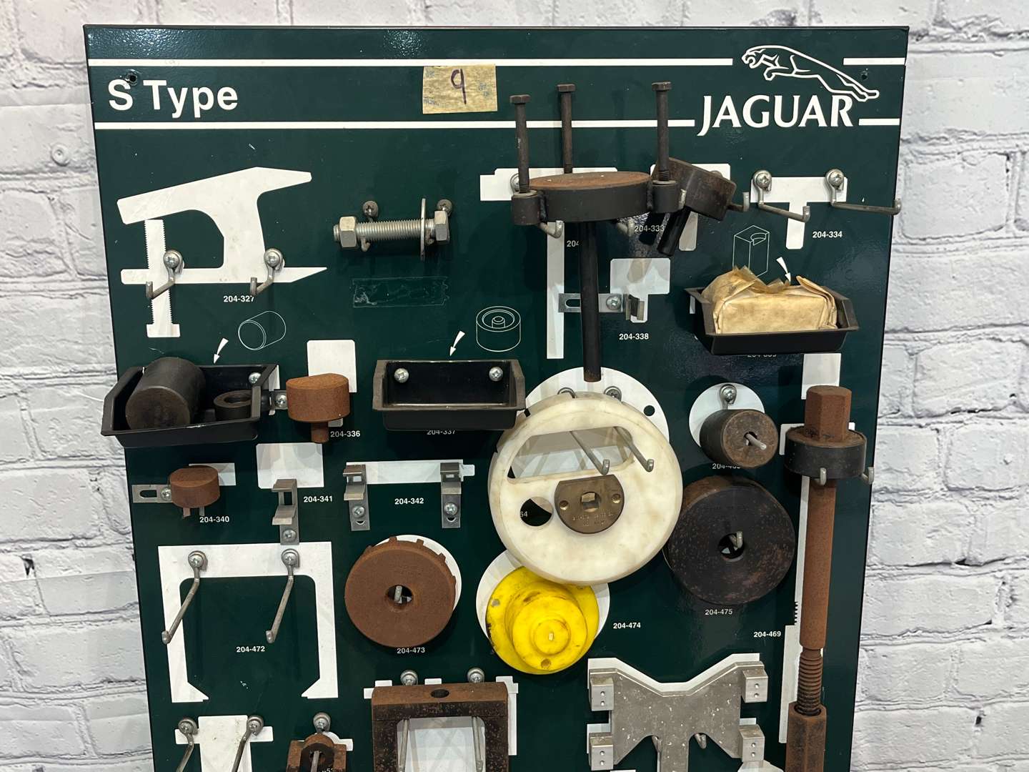 <p>Jaguar S-Type Tool Board and Tools&nbsp;</p>