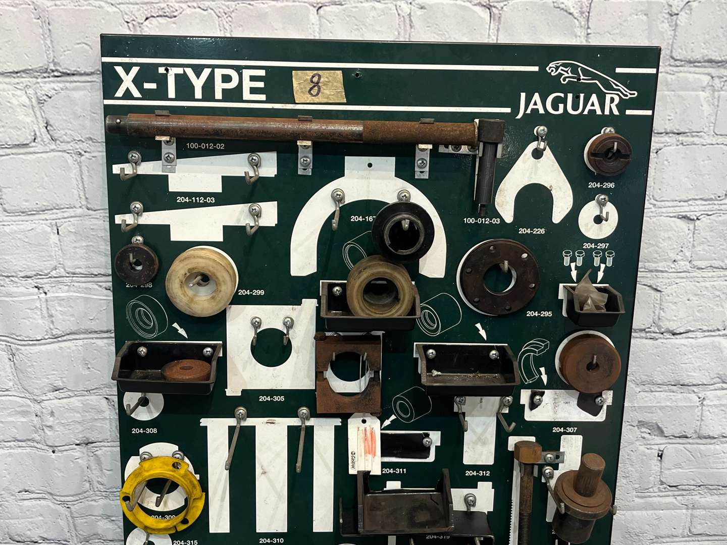 <p>Jaguar X-Type Tool Board and Tools</p>