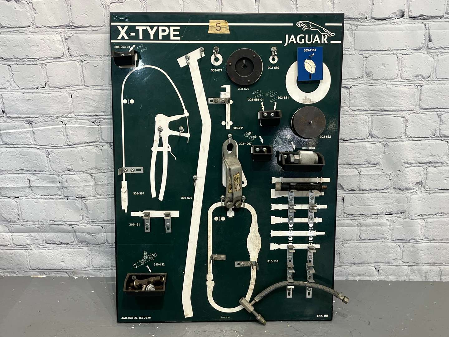 <p>Jaguar X-Type Tool Board and Tools&nbsp;</p>