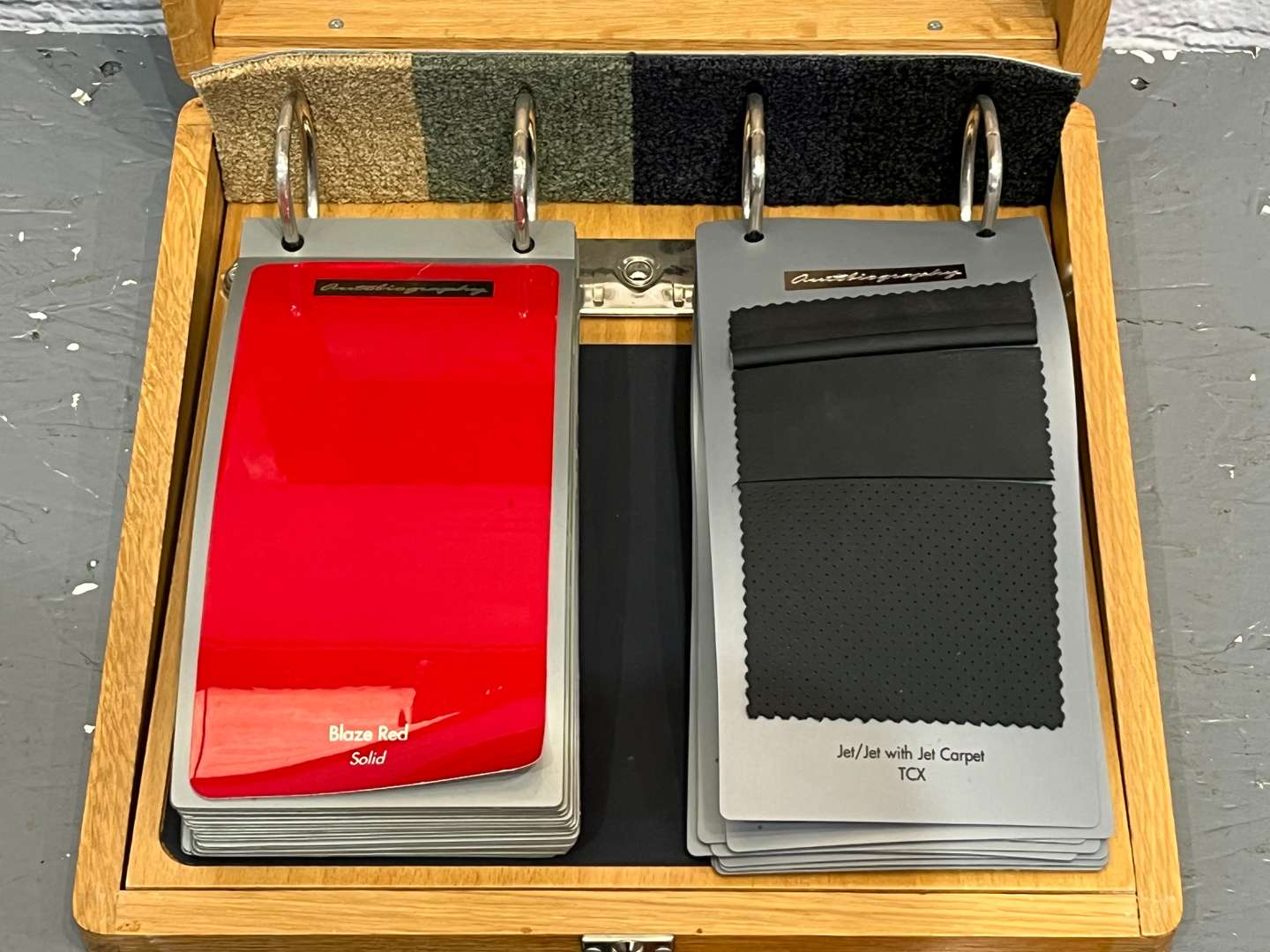 <p>Range Rover Autobiography Trim & Colour Boxed Set</p>