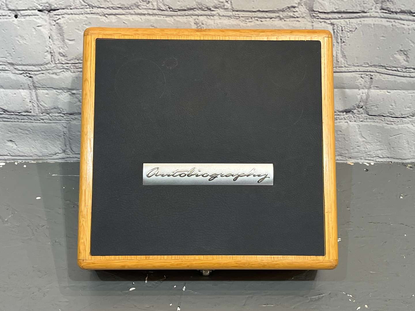 <p>Range Rover Autobiography Trim & Colour Boxed Set</p>