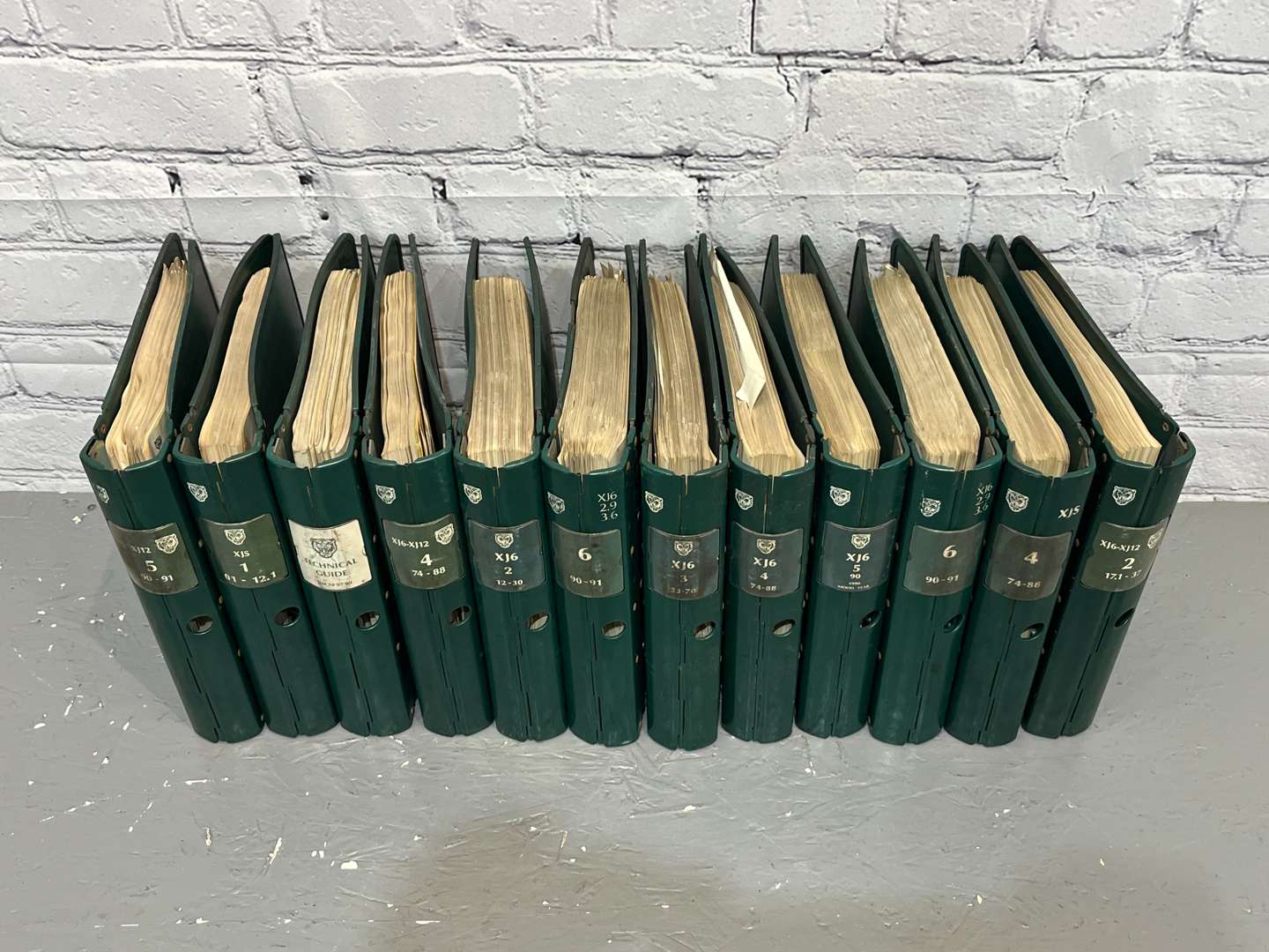 <p>Jaguar Service Manuals For XJ6/12 Etc</p>