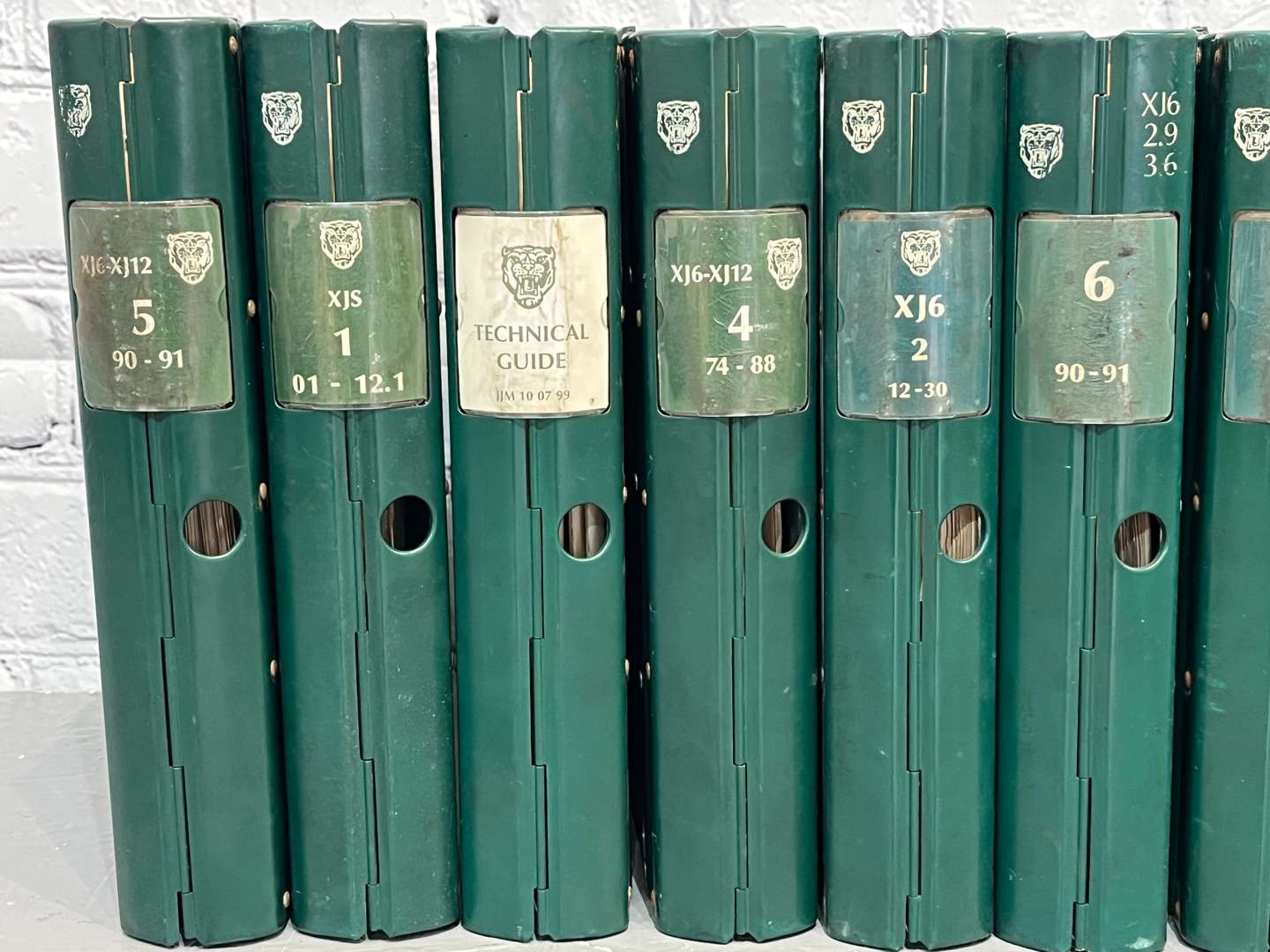 <p>Jaguar Service Manuals For XJ6/12 Etc</p>