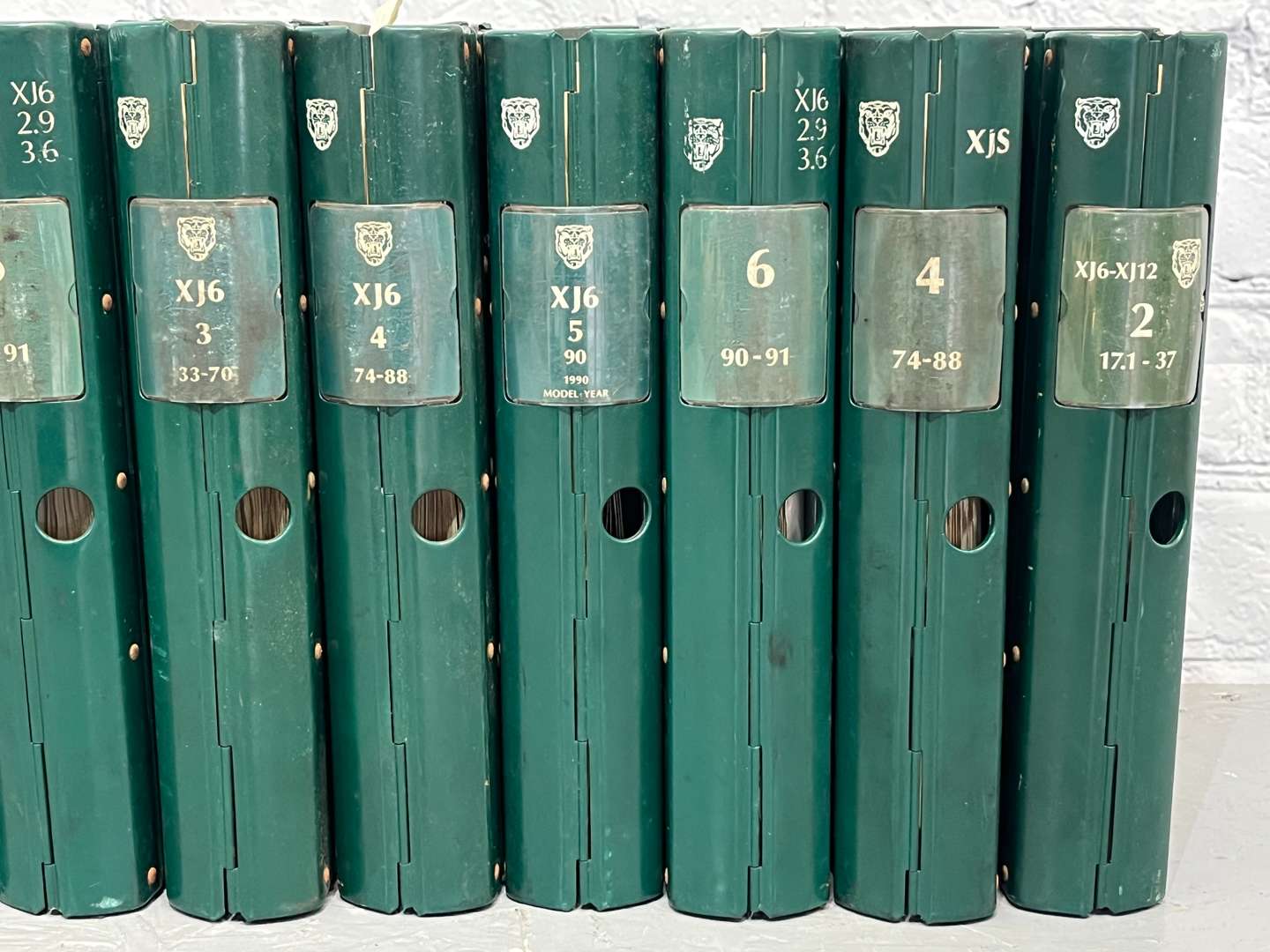<p>Jaguar Service Manuals For XJ6/12 Etc</p>