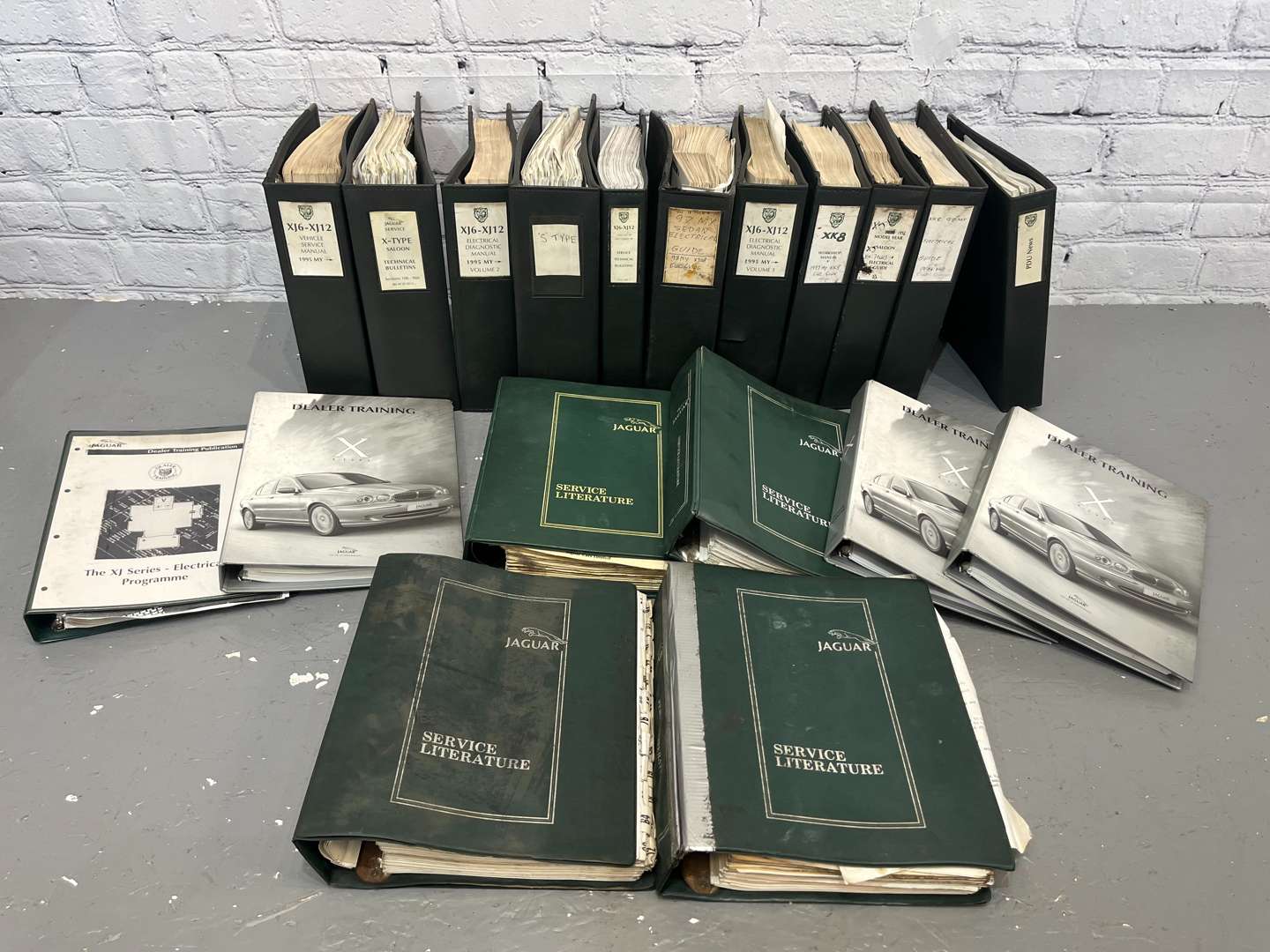 <p>Jaguar Service Manuals For XJ6/12, Dealer Training Etc</p>