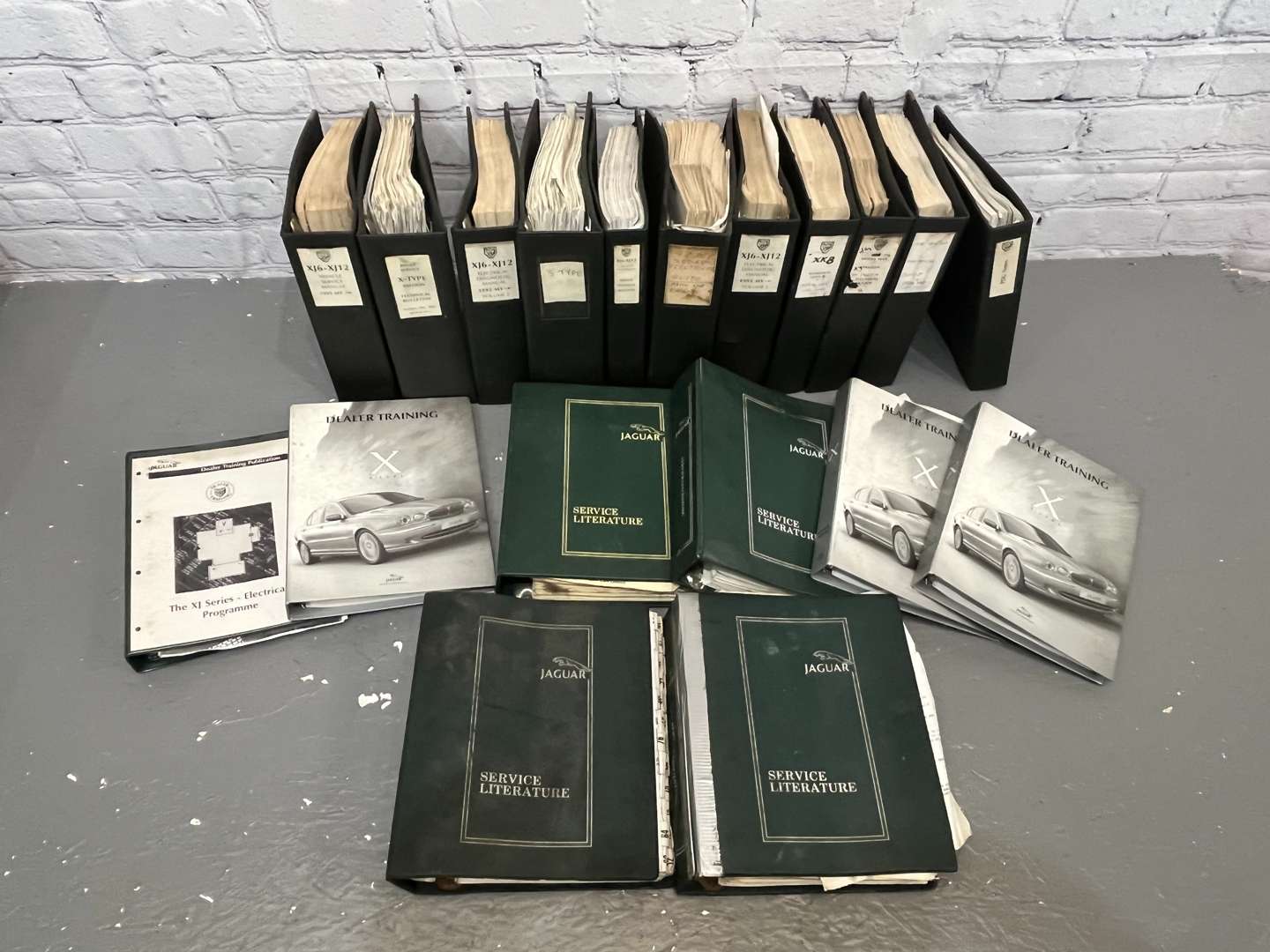 <p>Jaguar Service Manuals For XJ6/12, Dealer Training Etc</p>