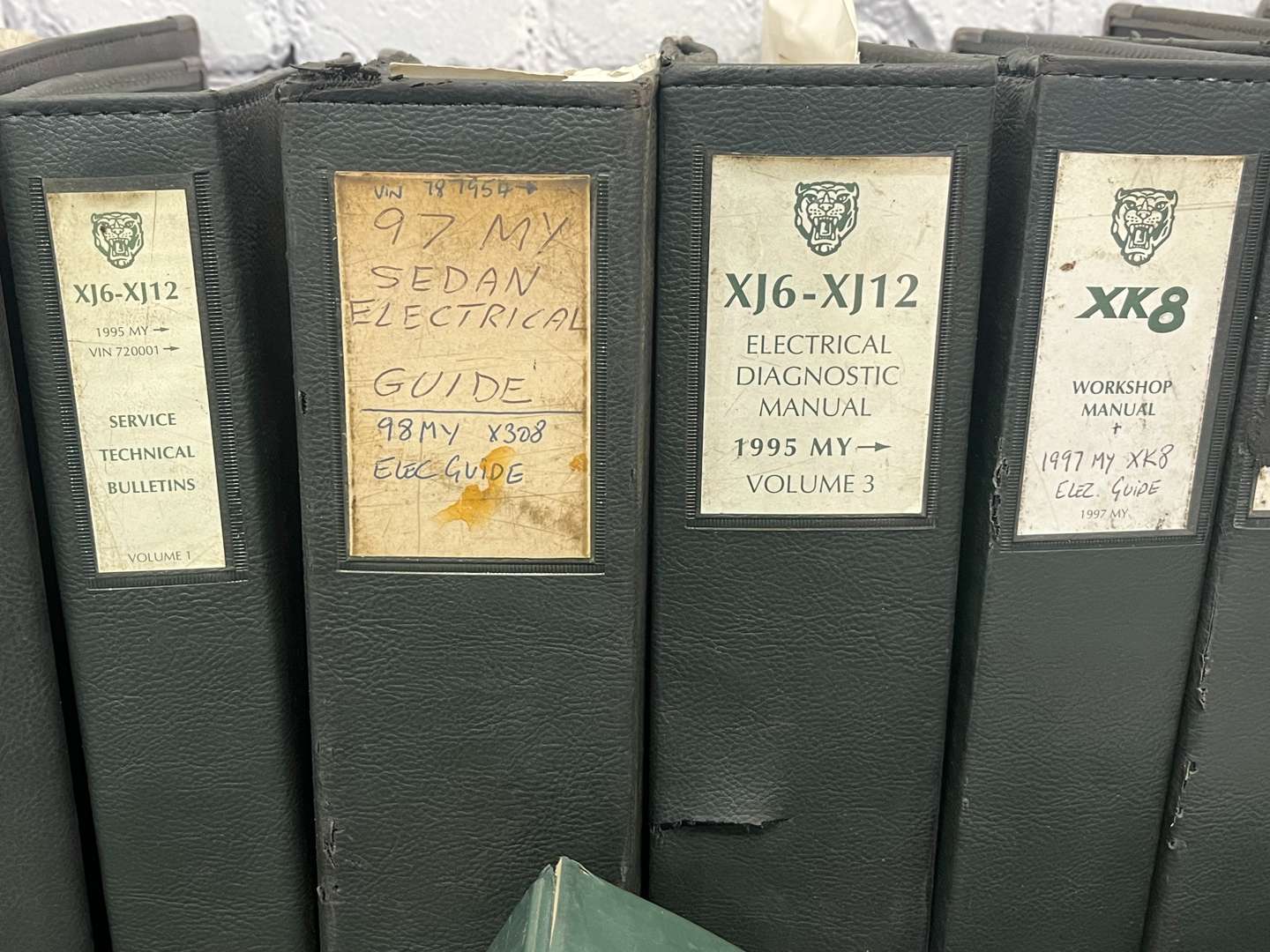 <p>Jaguar Service Manuals For XJ6/12, Dealer Training Etc</p>