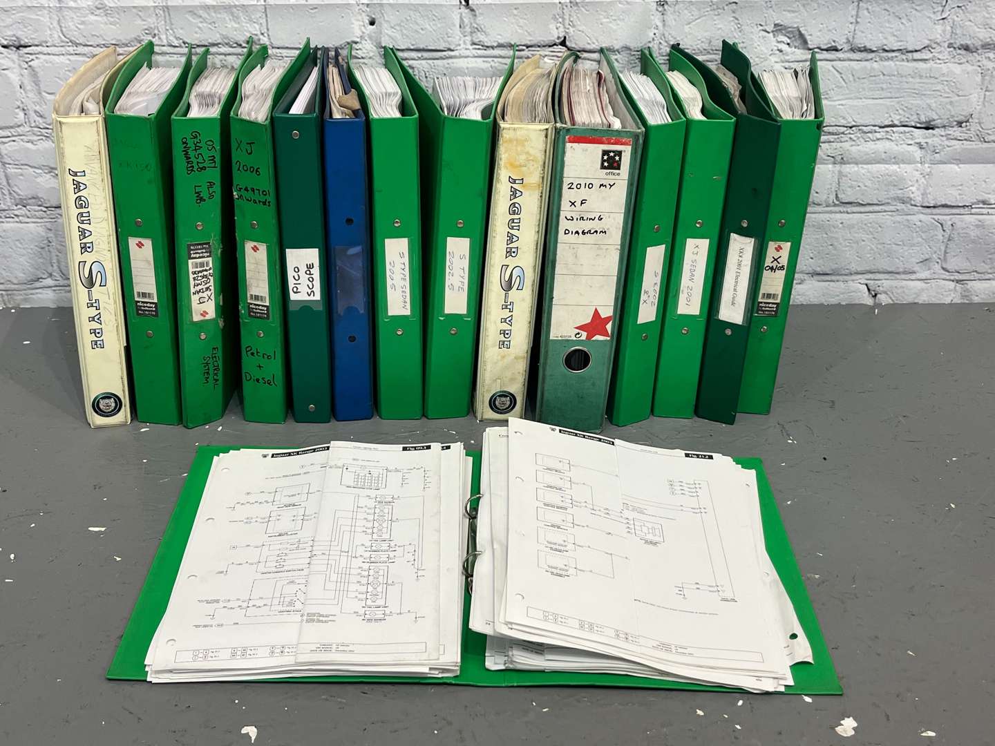 <p>Jaguar Folders of Wiring Diagrams & Electrical Systems&nbsp;</p>