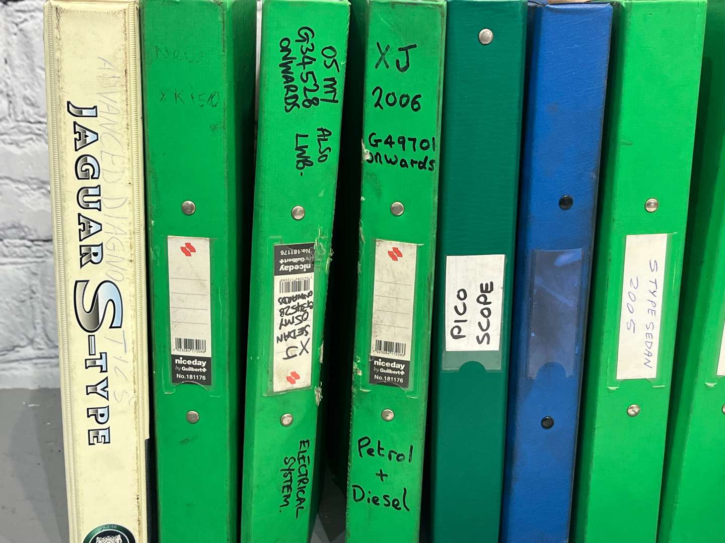 <p>Jaguar Folders of Wiring Diagrams & Electrical Systems&nbsp;</p>