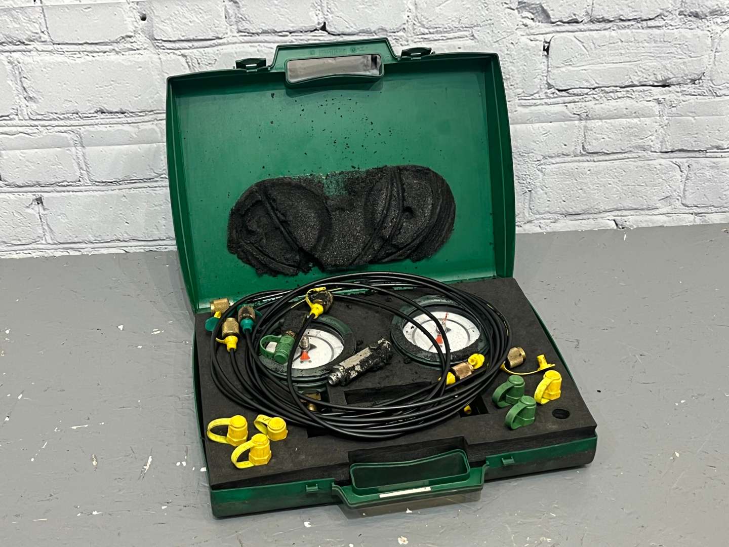 <p>Jaguar Cased Power Hydraulic Diagnostic Kit</p>