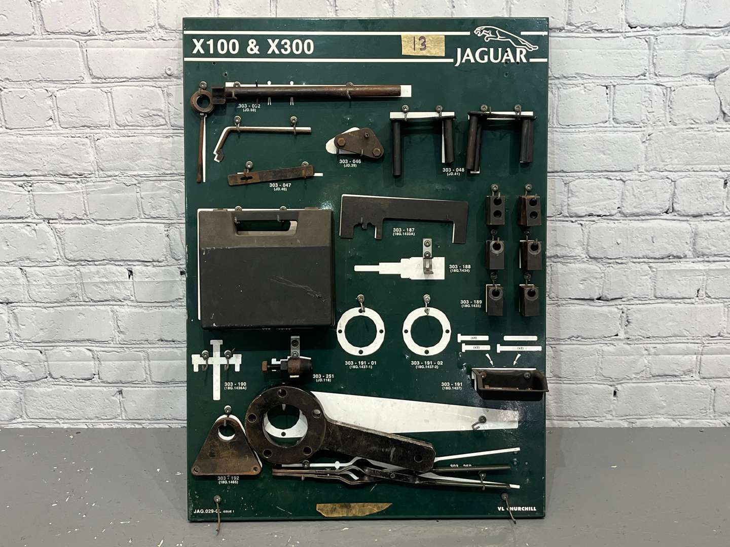 <p>Jaguar X100 & X300 Tool Board and Tools</p>