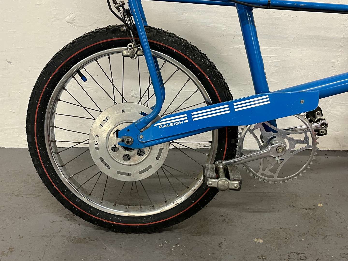 <p>MKII Raleigh Chopper Bicycle (With Parts For Restoration)&nbsp;</p>