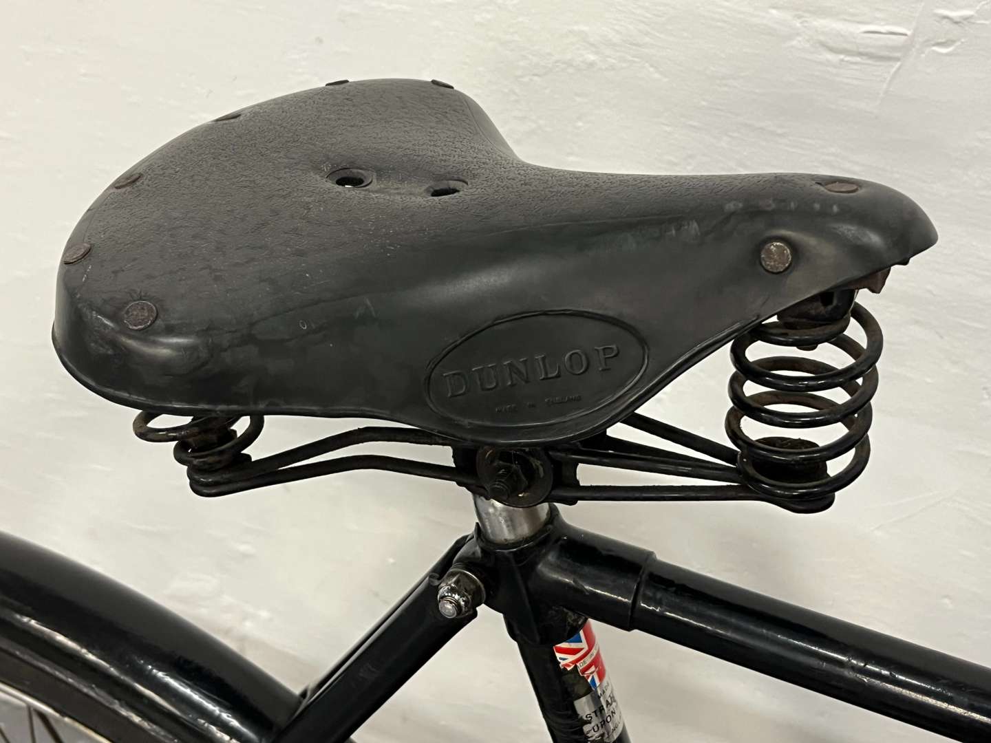 <p>Pashley Trade Bicycle and Basket Wit Hovis Livery&nbsp;</p>