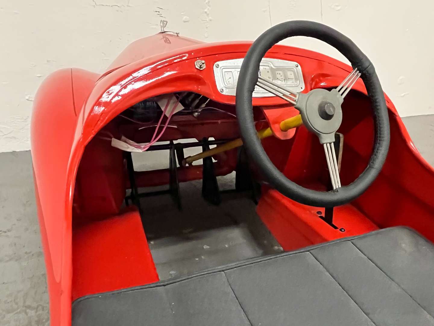 <p>Austin J40 Childs Pedal Car</p>