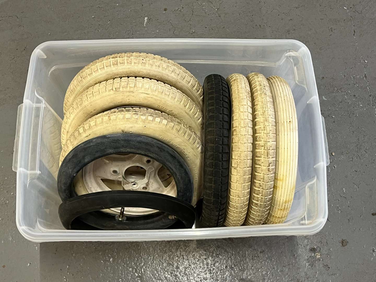 <p>Austin J40 Childs Pedal Car</p>