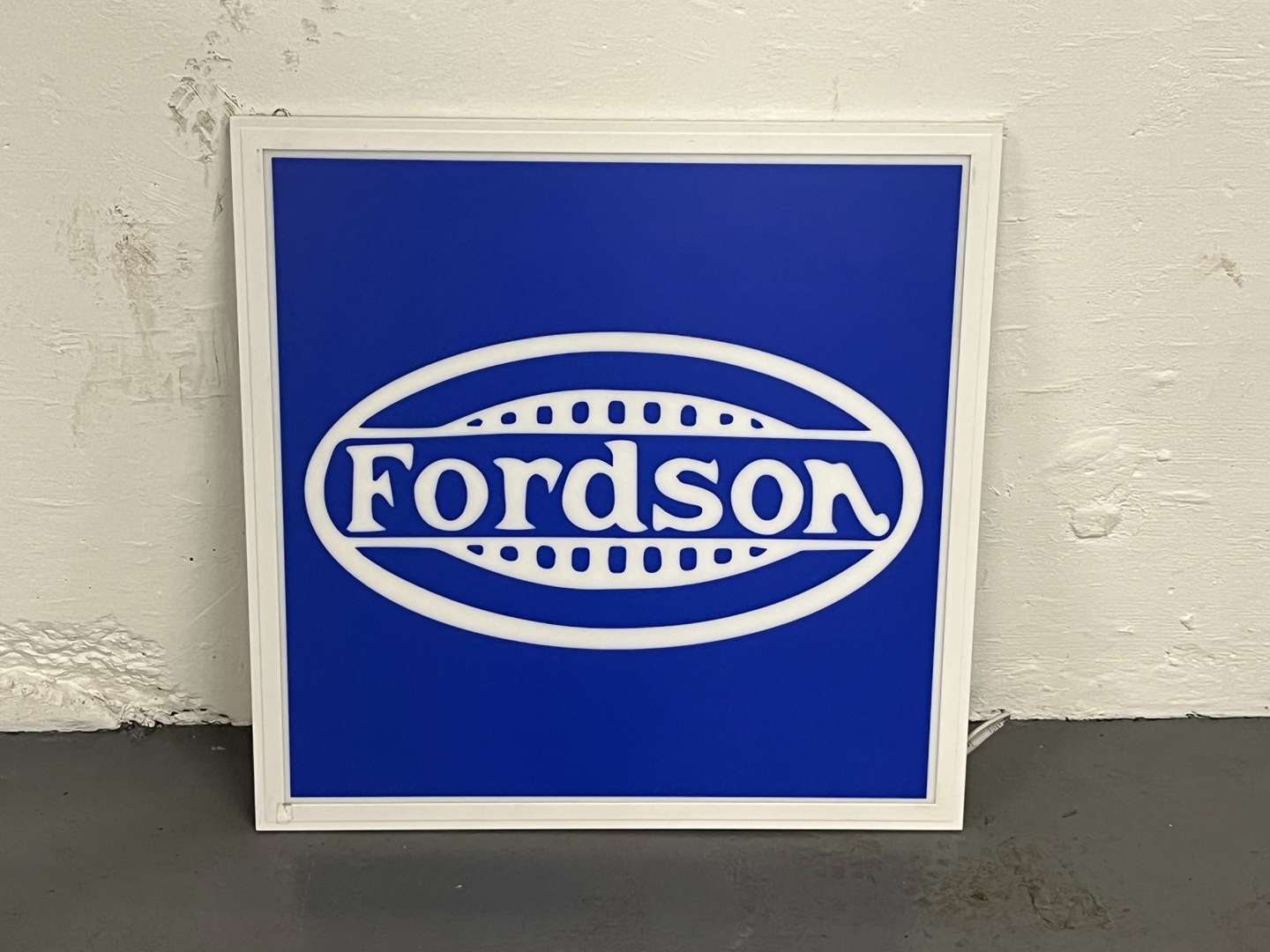 <p>Fordson Modern Slim Line Illuminated Sign</p>