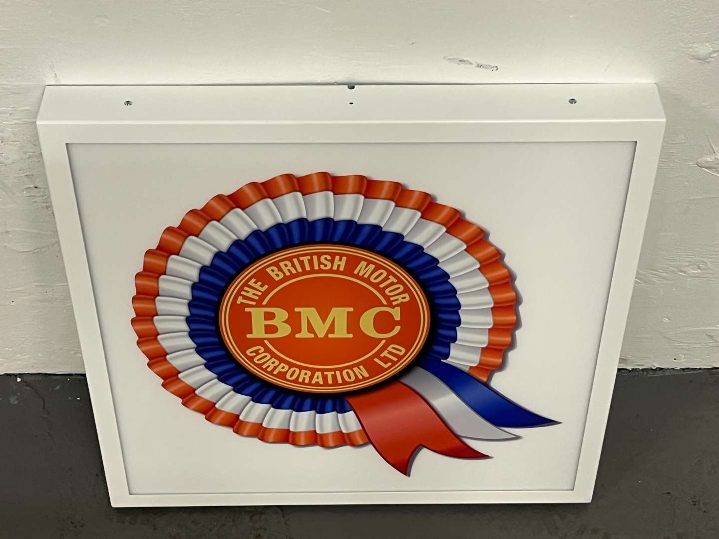 <p>BMC Modern Metal Illuminated Sign</p>