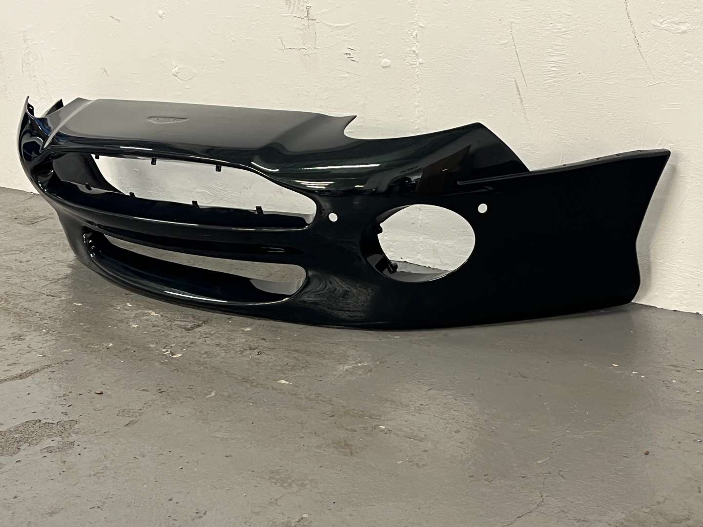<p>Aston Martin DB7 Front Bumper For 1994-2004 Model</p>