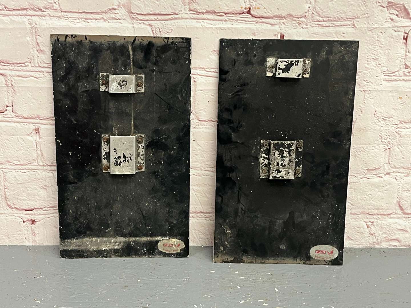 <p>Pair of Ashley Driving School Learner Plates</p>