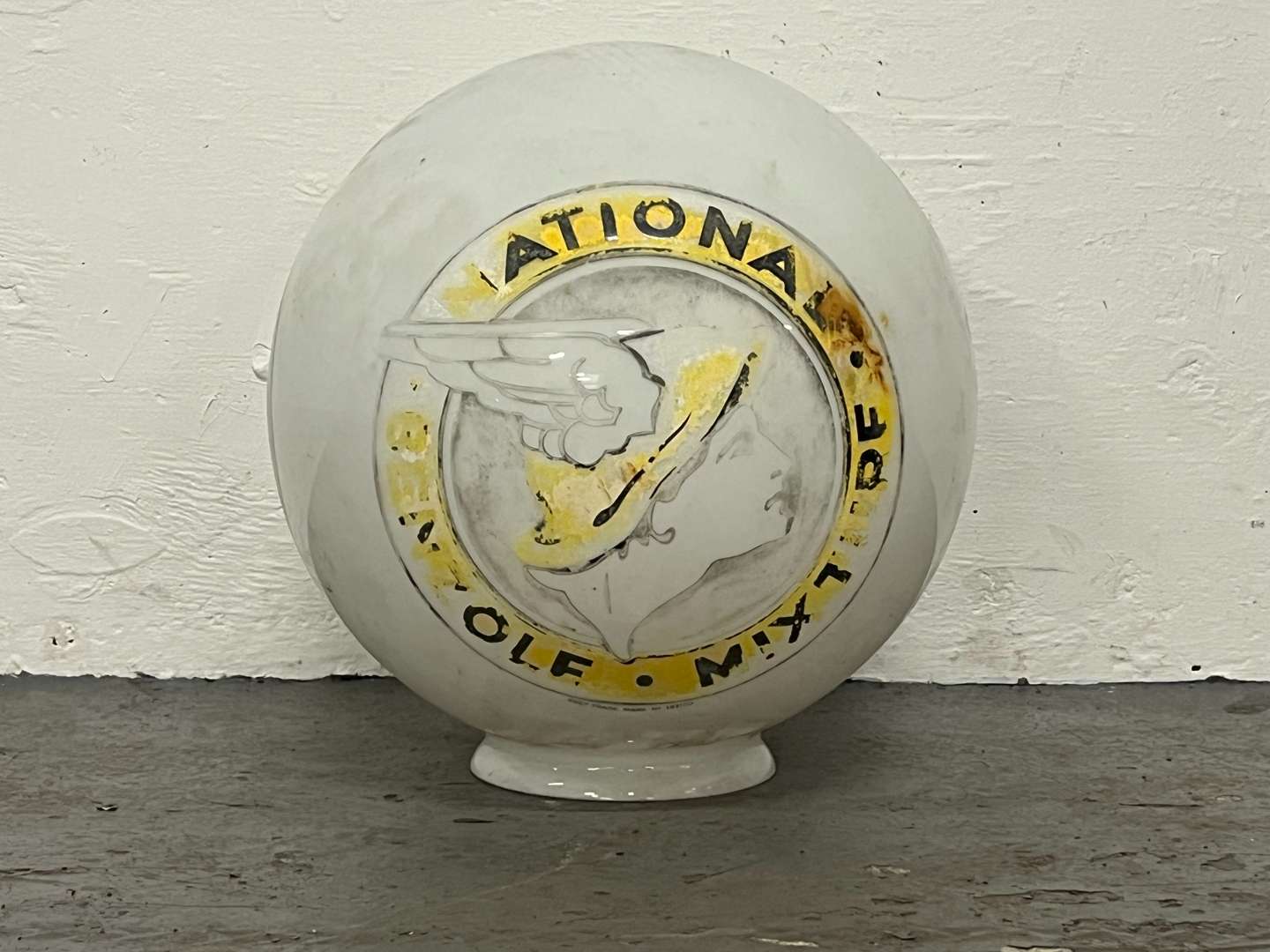 <p>National Benzole Mixture Petrol Pump/Lamp Post Glass Globe</p>