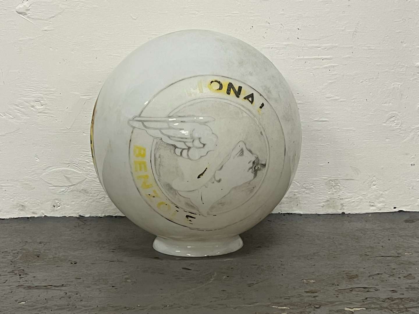 <p>National Benzole Mixture Petrol Pump/Lamp Post Glass Globe</p>