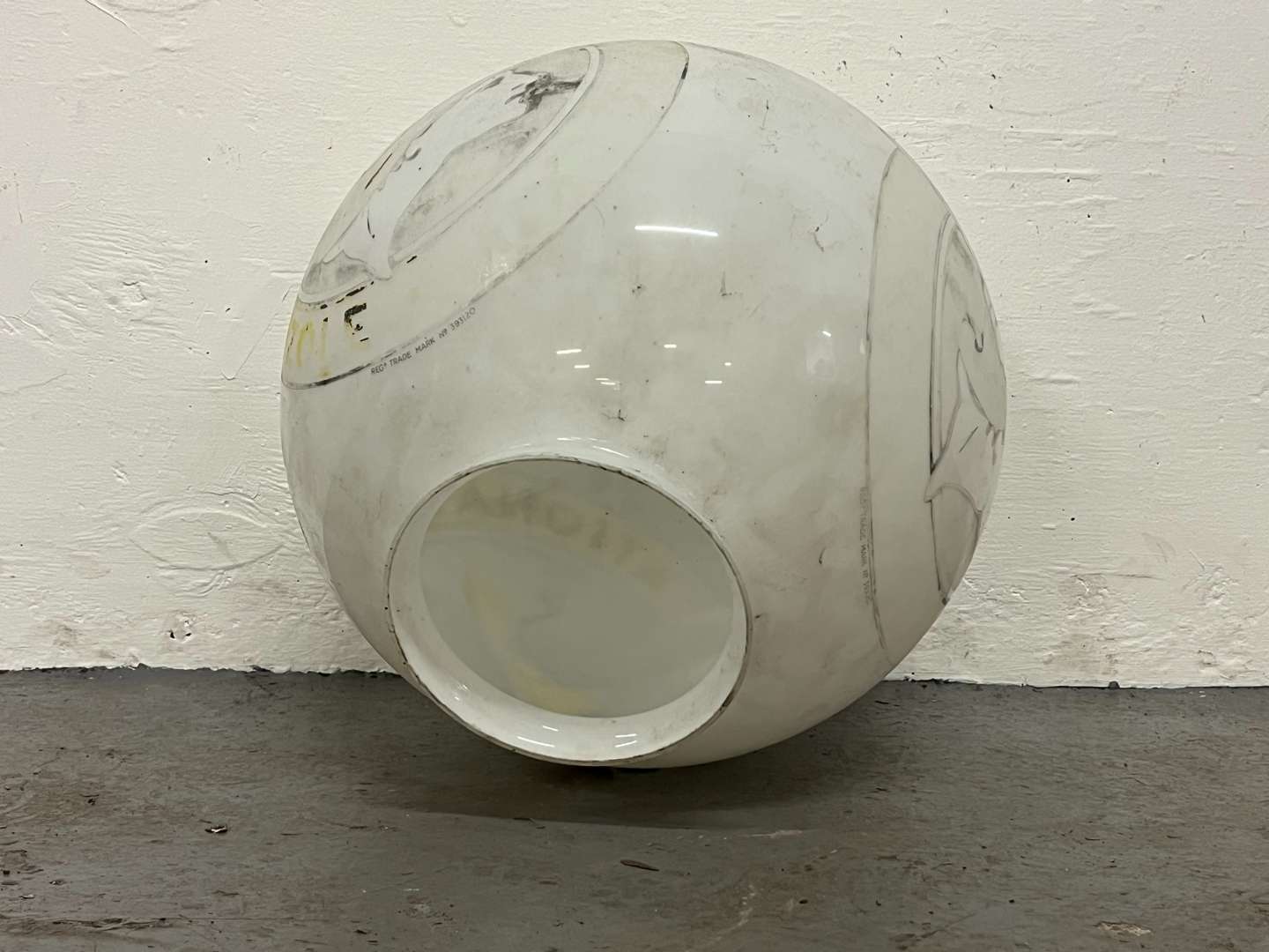 <p>National Benzole Mixture Petrol Pump/Lamp Post Glass Globe</p>