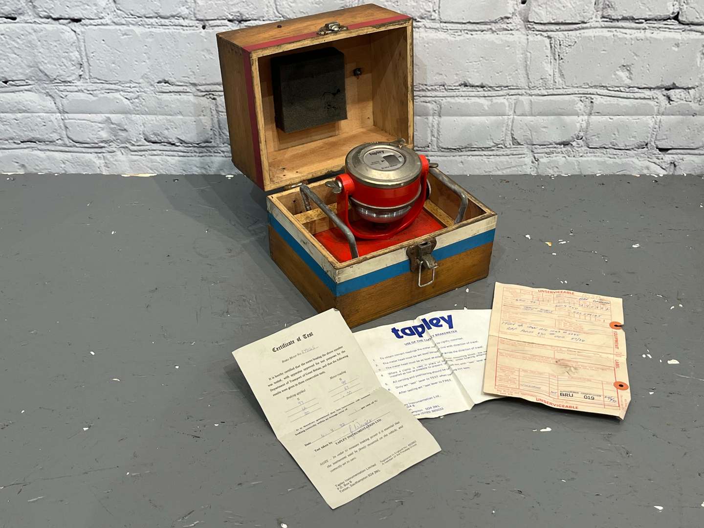 <p>Tapley Brake Meter Boxed</p>