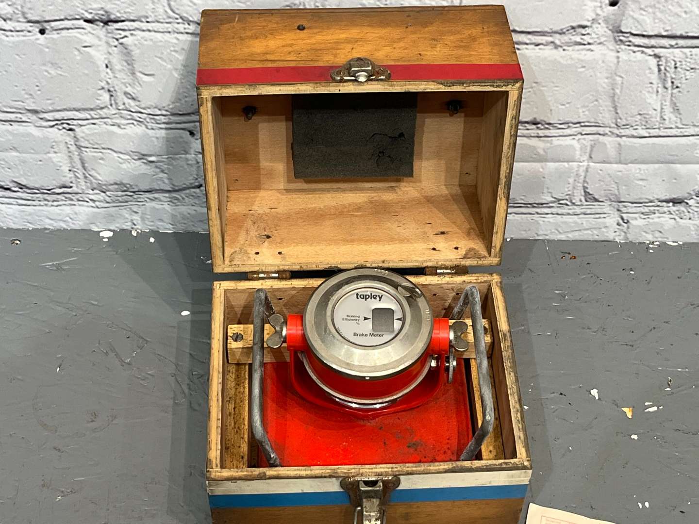 <p>Tapley Brake Meter Boxed</p>