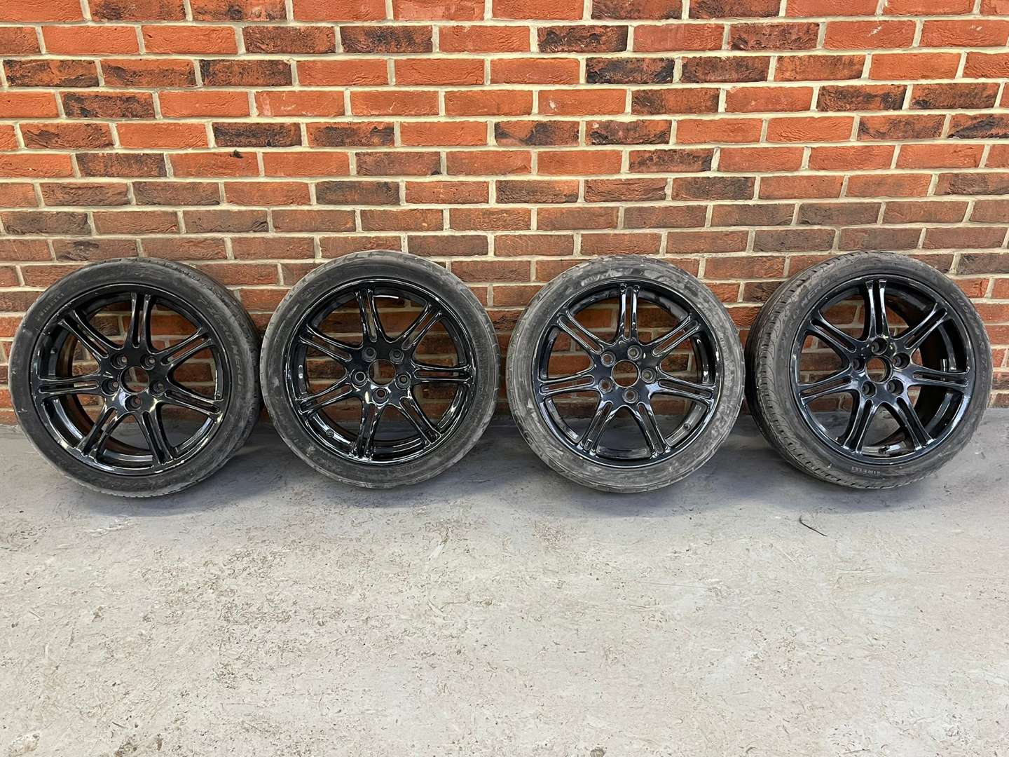 <p>Set of Four Honda Civic Type R Alloy Wheels</p>