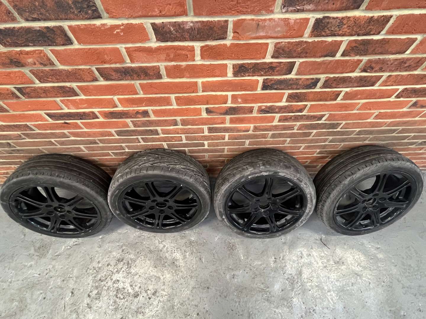 <p>Set of Four Honda Civic Type R Alloy Wheels</p>