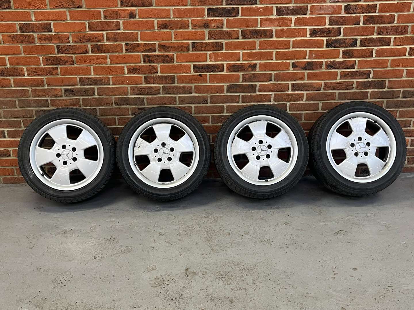 <p>Set of Four Mercedes SL Wheels&nbsp;</p>