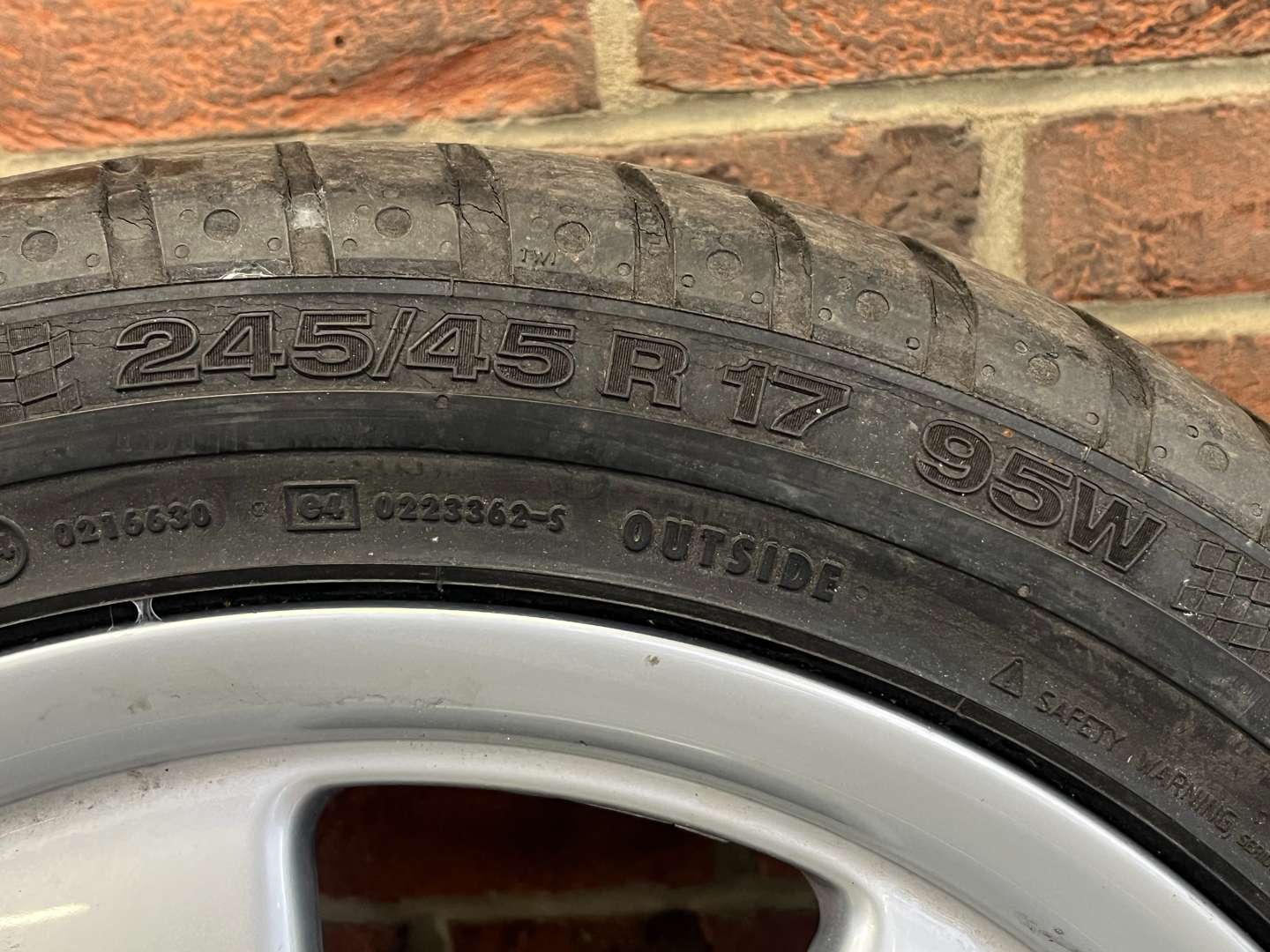 <p>Set of Four Mercedes SL Wheels&nbsp;</p>