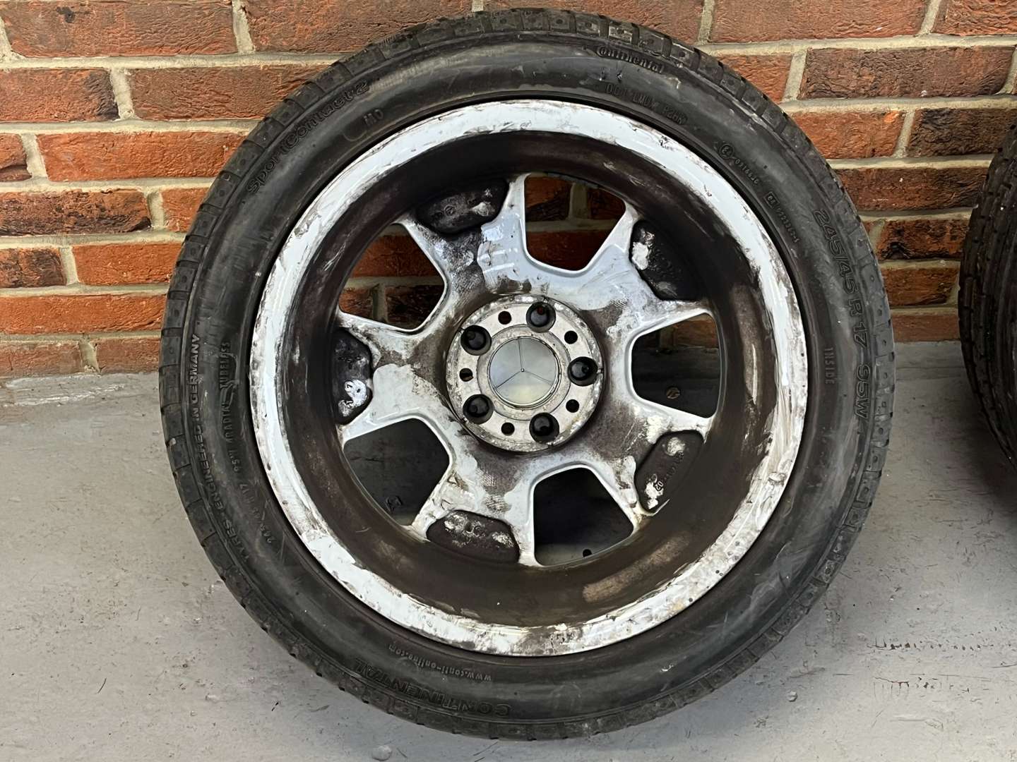 <p>Set of Four Mercedes SL Wheels&nbsp;</p>