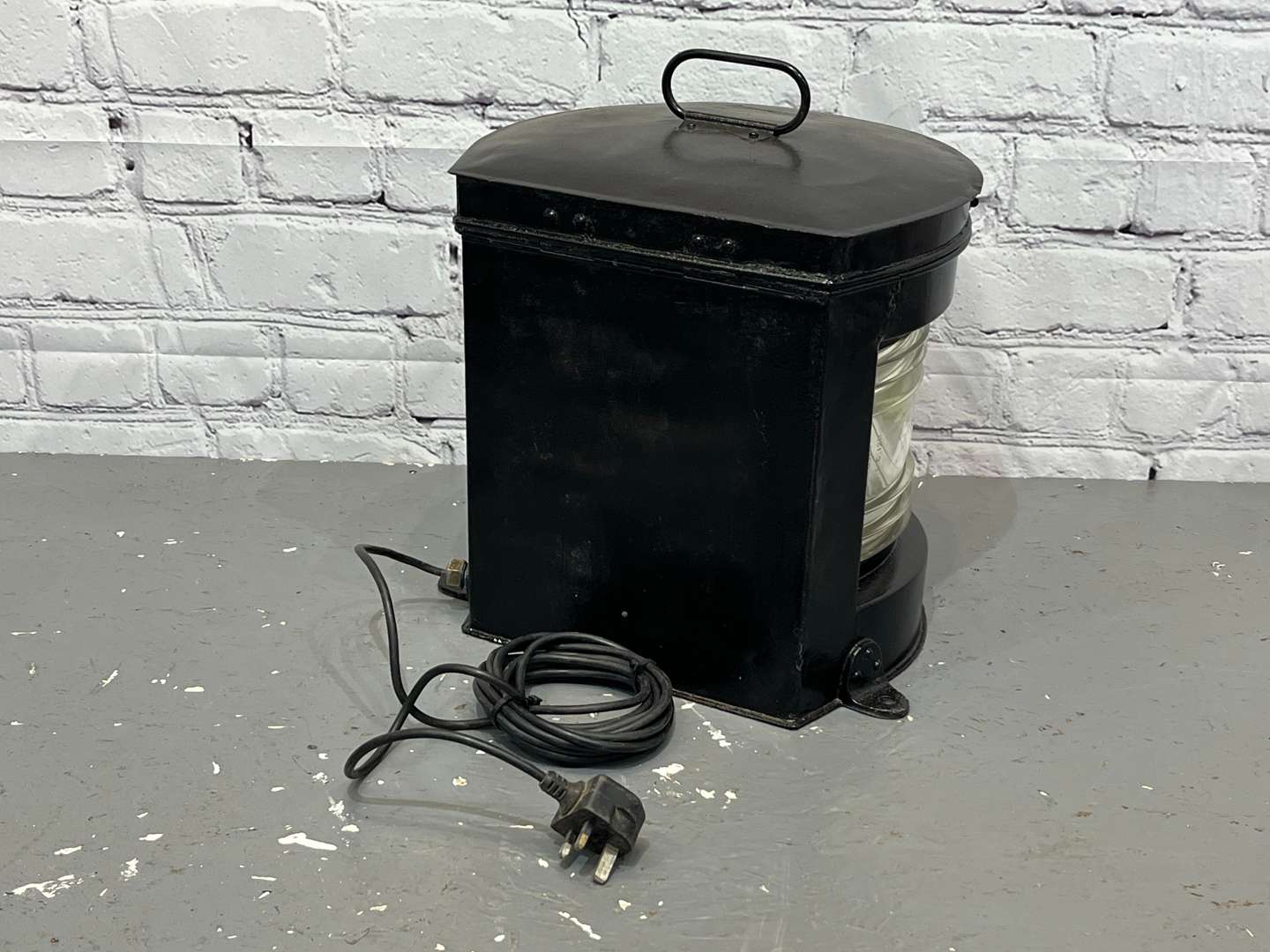 <p>Metlorite Ships Lamp</p>