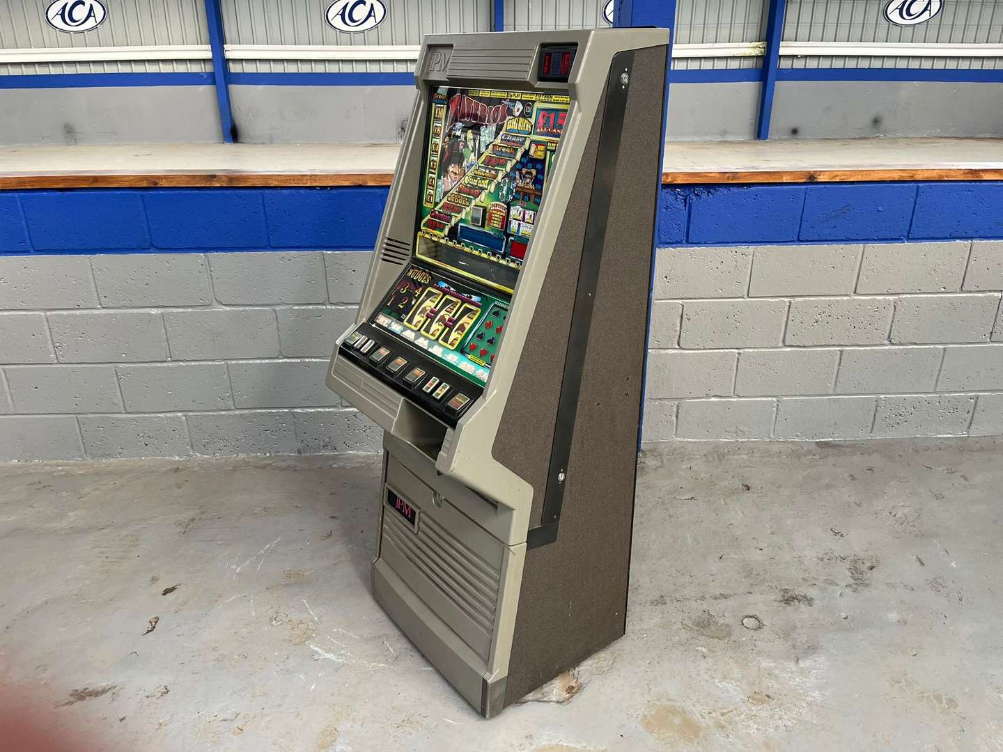 <p>JPM Maverick Fruit Machine (With Keys)</p>