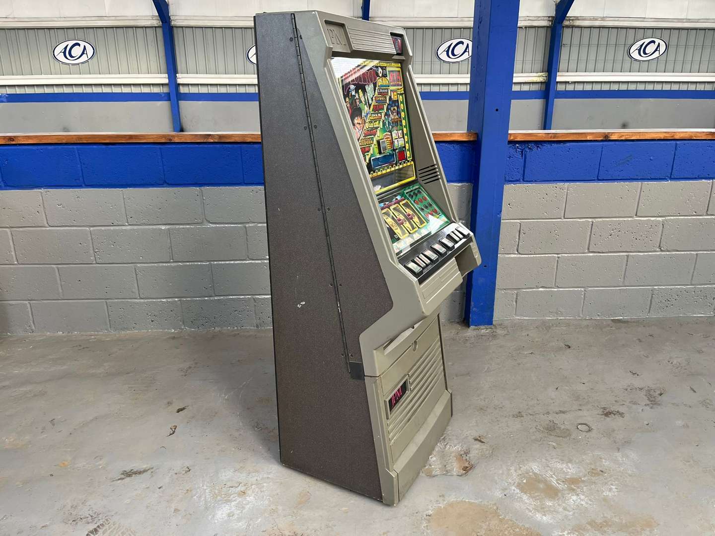 <p>JPM Maverick Fruit Machine (With Keys)</p>