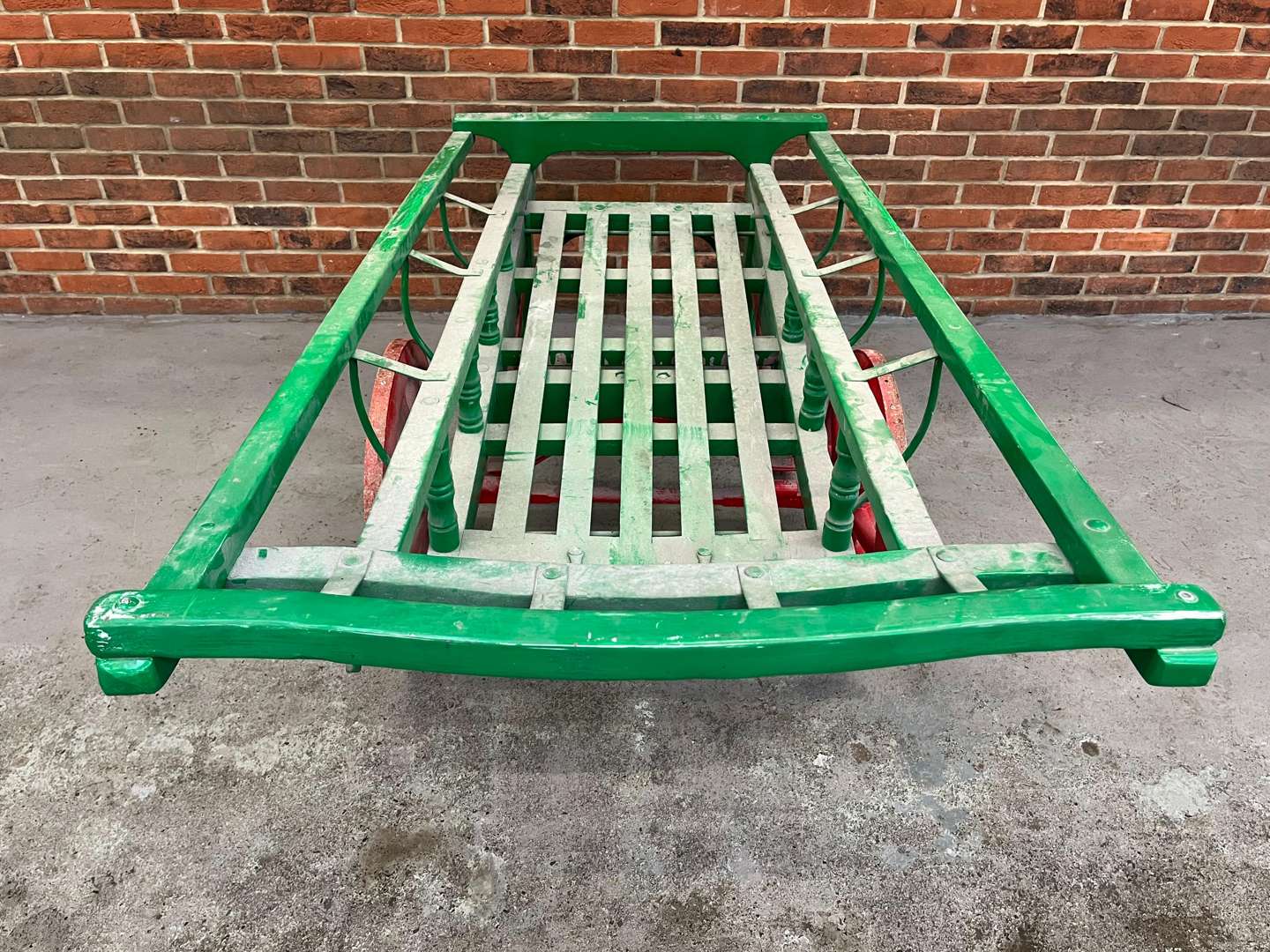 <p>Circa 1900's Single Axle Costermongers Cart</p>