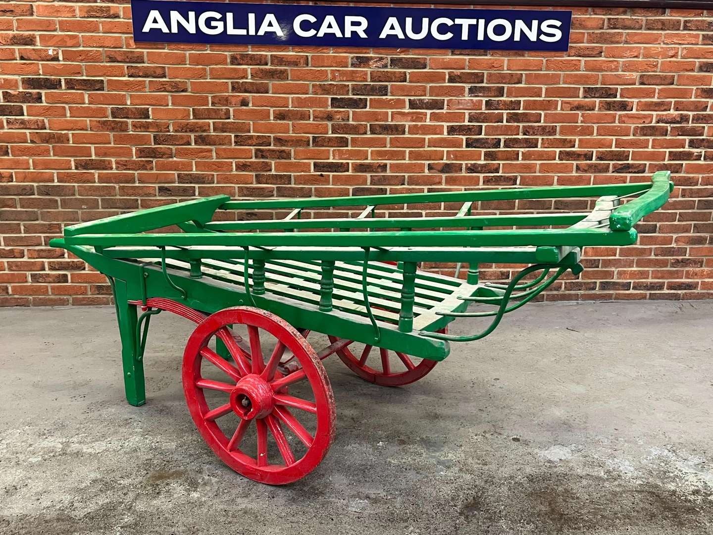 <p>Circa 1900's Single Axle Costermongers Cart</p>