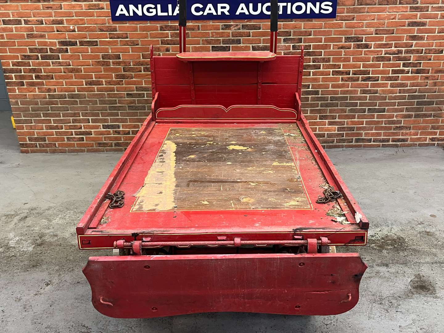 <p>Twin Axle Wooden Trade Horse Driven Cart</p>