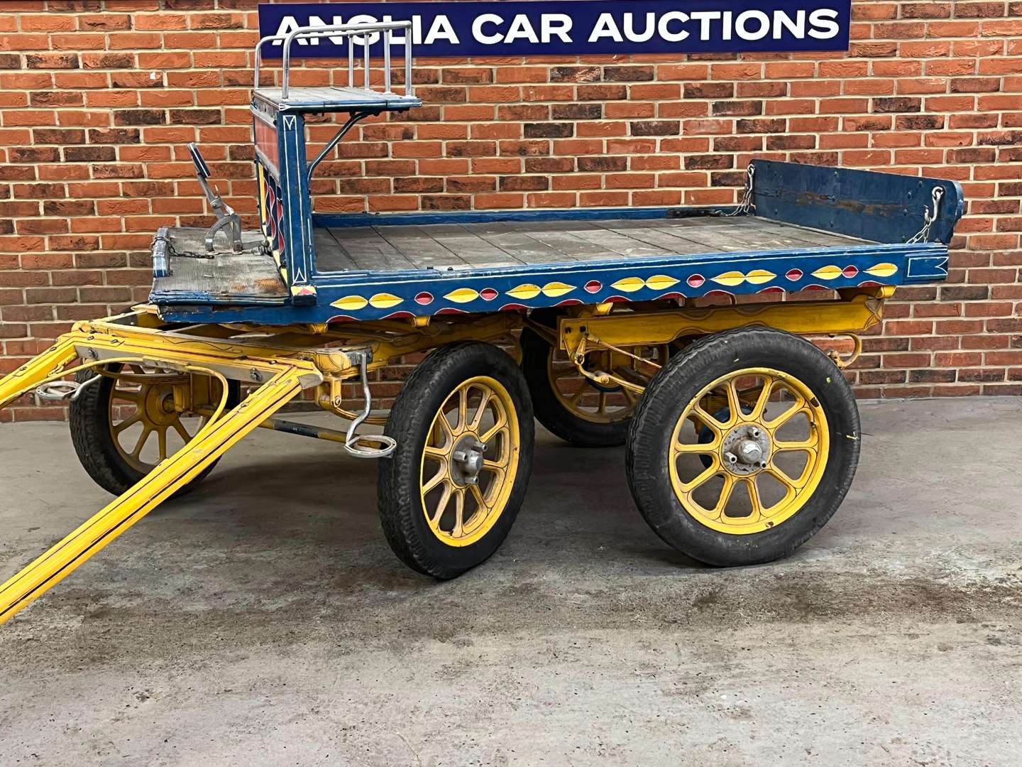 <p>Twin Axle Wooden London Trade Trolley&nbsp;</p>