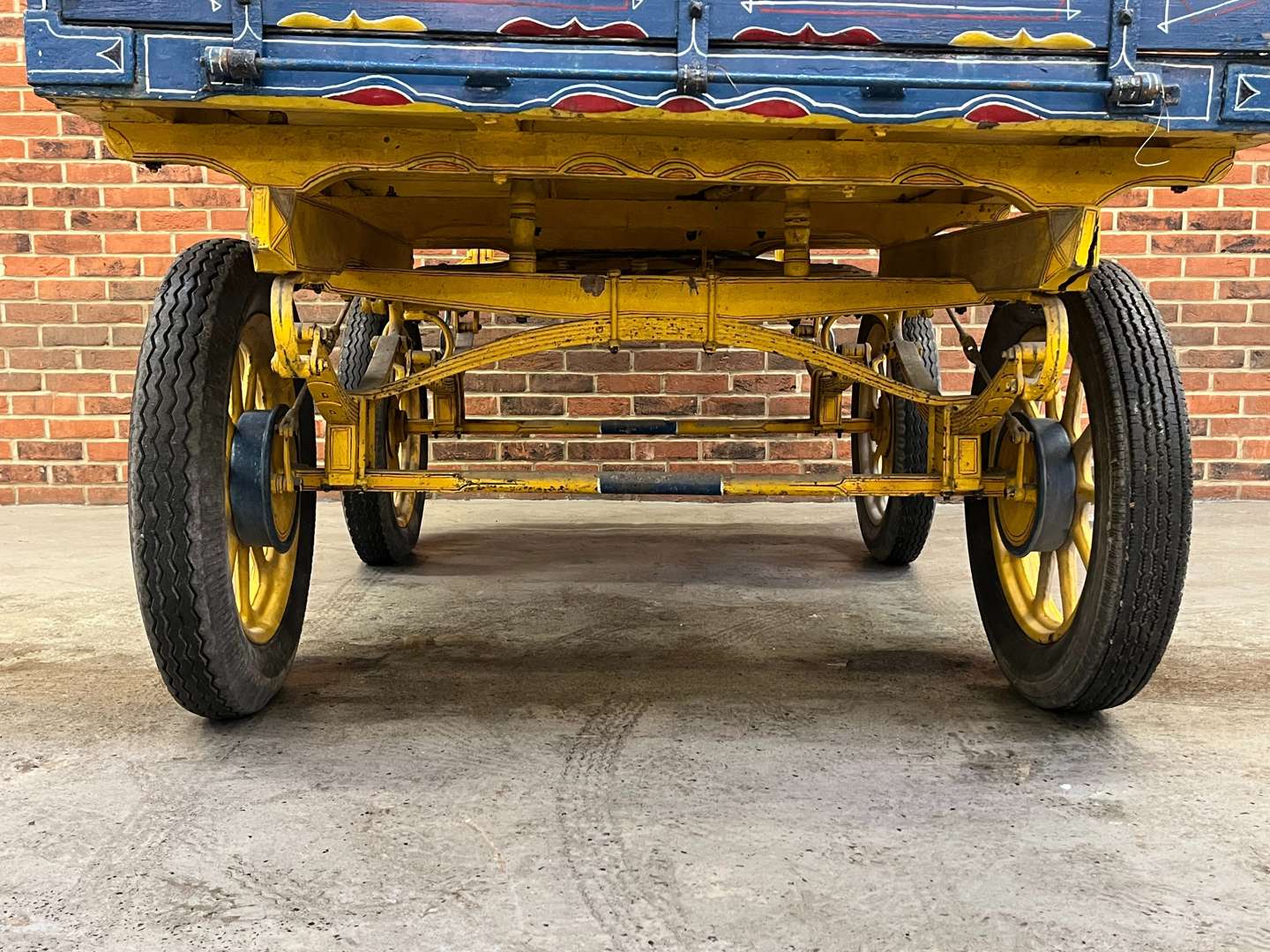 <p>Twin Axle Wooden London Trade Trolley&nbsp;</p>