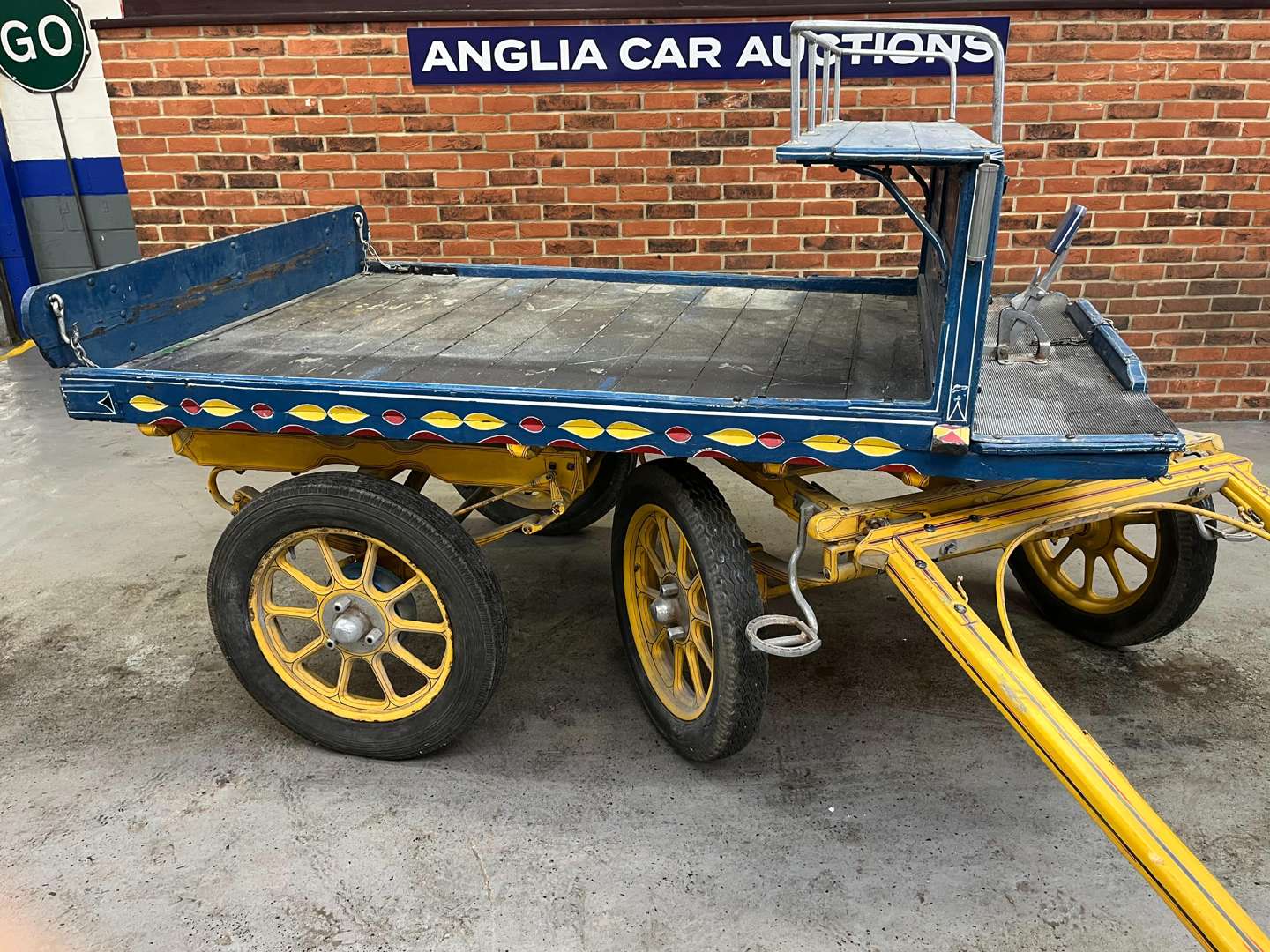 <p>Twin Axle Wooden London Trade Trolley&nbsp;</p>