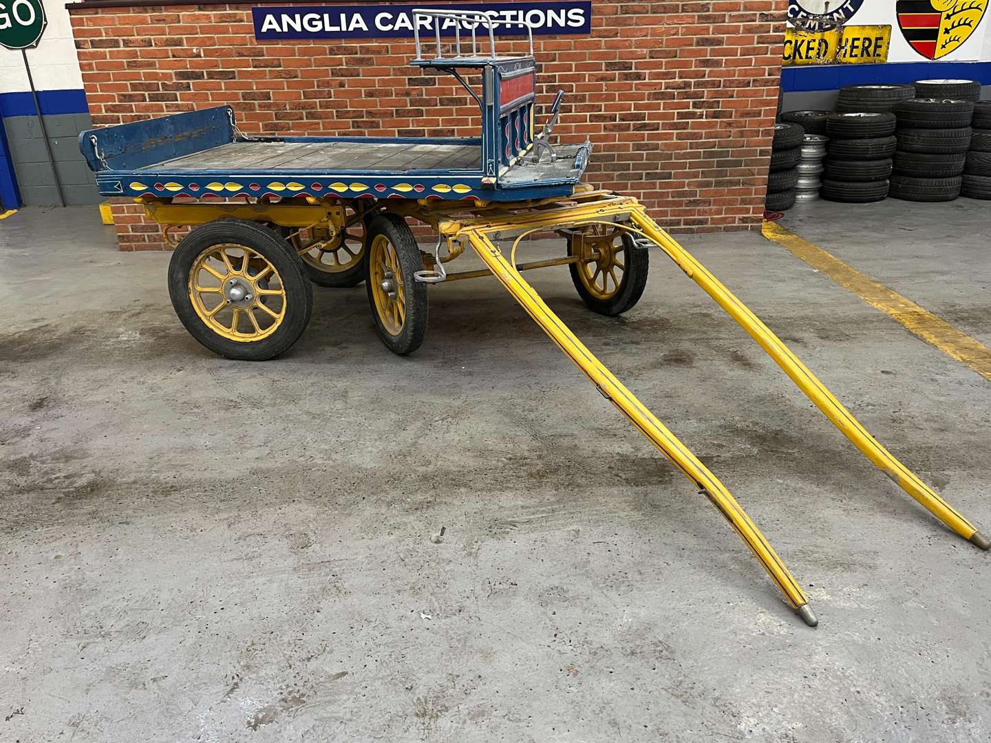 <p>Twin Axle Wooden London Trade Trolley&nbsp;</p>