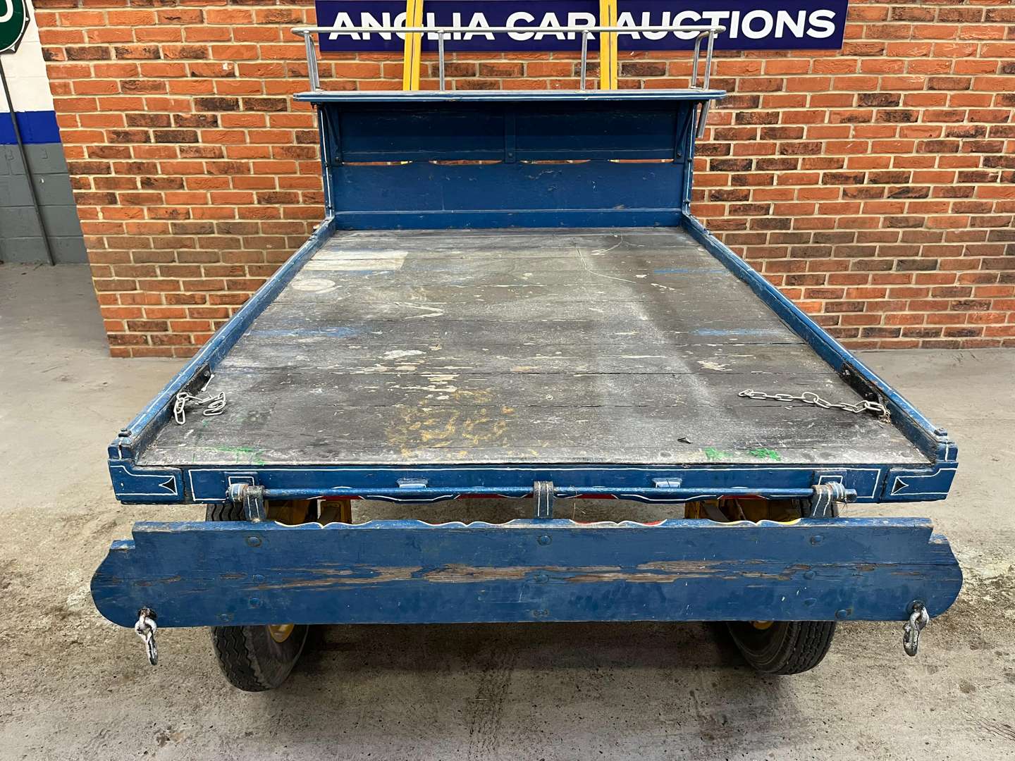 <p>Twin Axle Wooden London Trade Trolley&nbsp;</p>