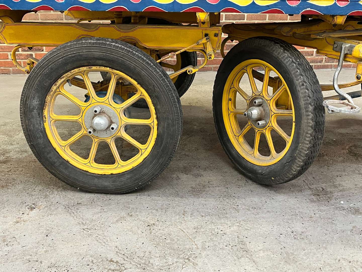 <p>Twin Axle Wooden London Trade Trolley&nbsp;</p>