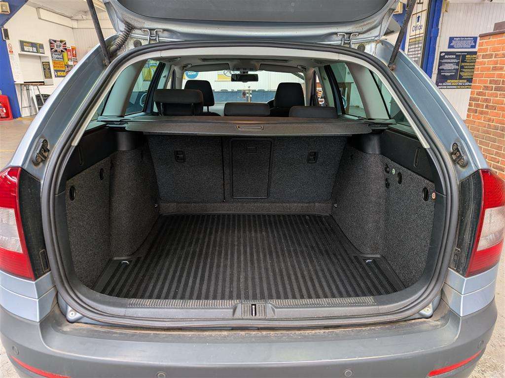 <p>2011 SKODA OCTAVIA SCOUT TDI CR S-A</p>