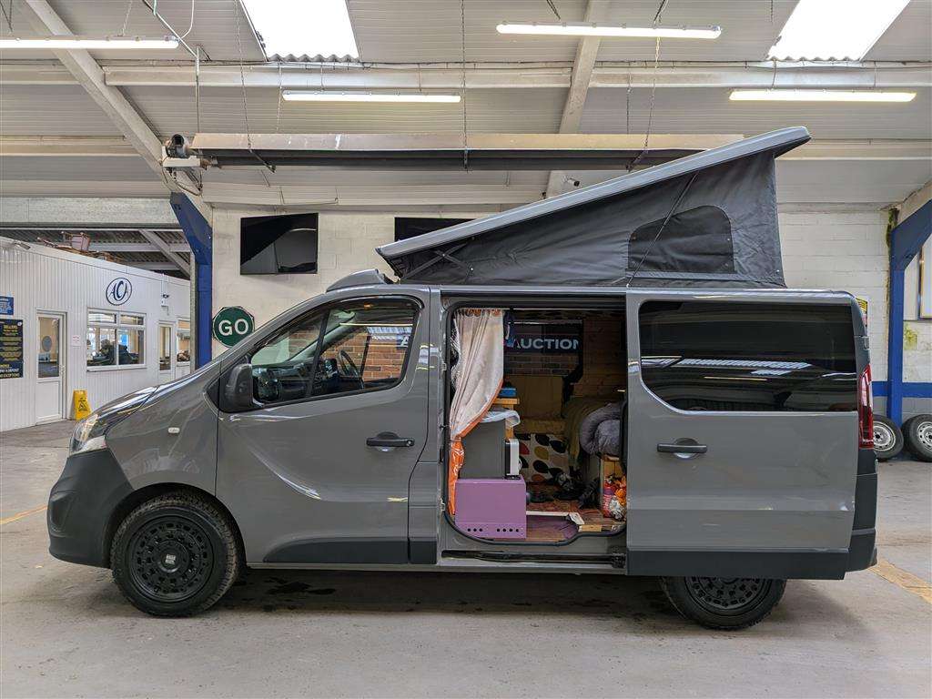 <p>2015 VAUXHALL VIVARO 2700 CDTI CAMPERVAN&nbsp;</p>