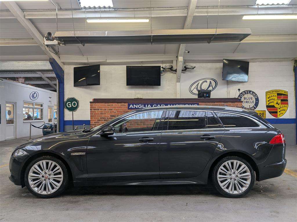 <p>2015 JAGUAR XF PORTFOLIO SPORTBRAKE D</p>